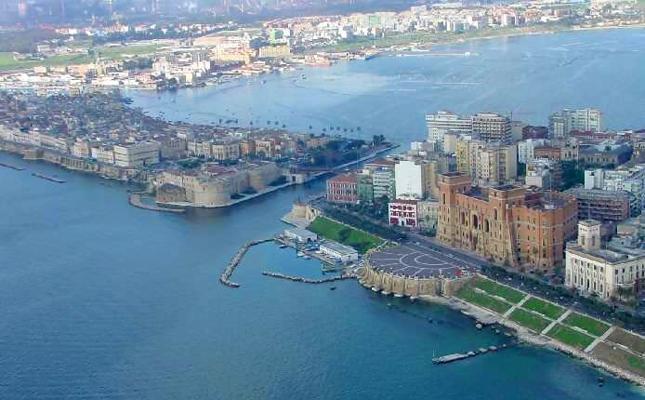 E se il futuro fosse senza acciaio? Il porto mira alla Via della Seta.